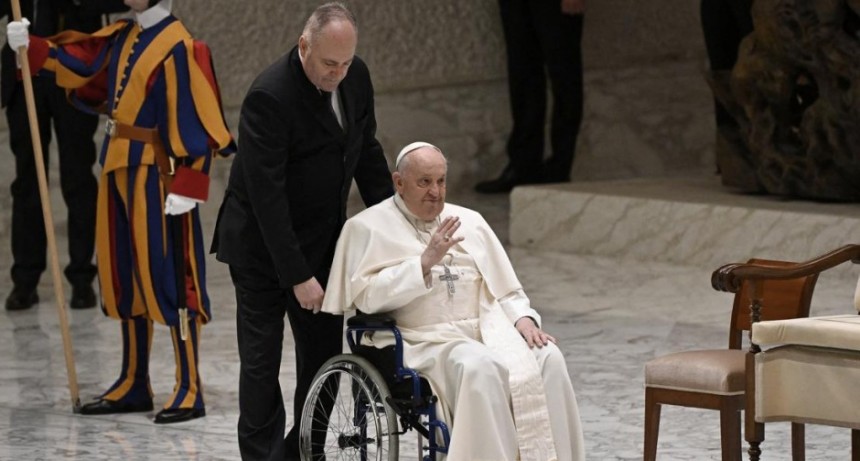  El papa Francisco confirmó que atraviesa una bronquitis 