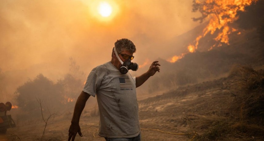  El termómetro vuelve a subir en Grecia y el fuego arrasa islas turísticas 