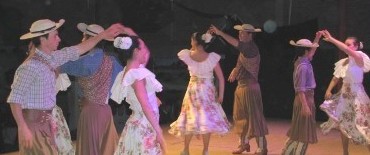 Danzas en Villa Elisa